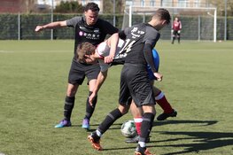 Always Forward (zon) klopt SC Dynamo. Zaterdagploeg te sterk voor Reiger Boys