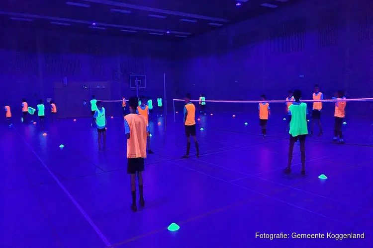 Sporten in blacklight in de Koggenhal