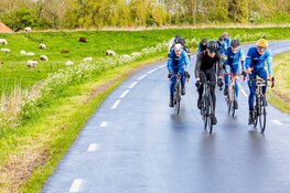 4.000 fietsers trotseerden noordenwind tijdens jubileumeditie Ronde van Noord-Holland