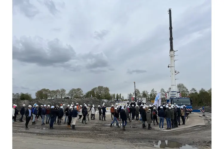 Start bouw Pioenhof Hensbroek gevierd met wethouder Van Dolder, Timpaan, Henselmans en Vastbouw