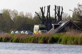 Silo's ingestort bij boerderij in Ursem, jongen zwaargewond