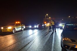 Aanhanger omgewaaid op A7 bij Oudendijk