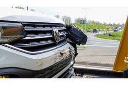 Schade na aanrijding op kruising bij Berkhout