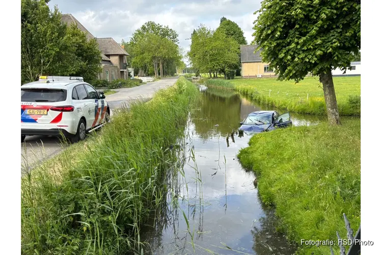 Auto te water in Berkhout