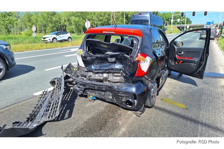 Gewonde en aanhouding na harde klapper op N194 bij Avenhorn
