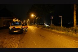 Auto belandt in sloot Spierdijk, bestuurder vlucht, maar wordt toch aangehouden