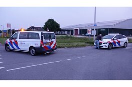 Auto raakt te water na ongeval in Spierdijk