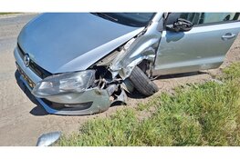 Gewonde bij frontale botsing tussen drie auto's in Obdam