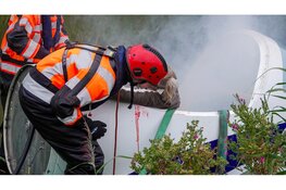 Realistische rampoefening in Berkhout: neerstortend vliegtuig, auto door marktkraam en 10 slachtoffers. Hulpdiensten uit meerdere gemeenten ingezet