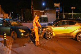 Forse schade na botsing tussen twee voertuigen Avenhorn