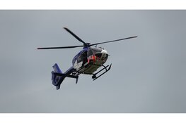 Zeer grote zoekactie langs dijk in Heerhugowaard; boot en helikopter ingezet
