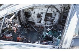 Auto door brand verwoest in Spierdijk