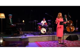 Kom genieten in een club setting met een drankje van het "Nieuwsjaarsconcert ”Busy Billie & the Clubmasters”