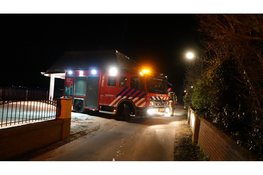 Middelbrand vanwege brand in schoorsteen in Oudendijk