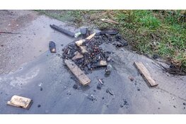 Brandweer blust vuurtje op bouwplaats in Ursem