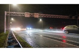Flinke hagelbui zorgt voor gladheid: auto crasht op A7 en code geel
