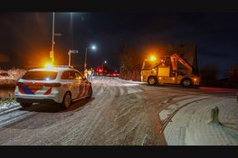 Range Rover raakt door gladheid van de weg en eindigt in sloot Berkhout