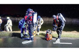 Grote zoekactie nadat auto in vaart belandt, zwaargewonde uit auto gehaald