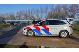 Auto's botsen bijna frontaal op elkaar in bocht Berkhout. Honden ongedeerd