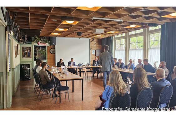 Staatssecretaris en gedeputeerde in gesprek met inwoners Koggenland over 380 kV‑tracé