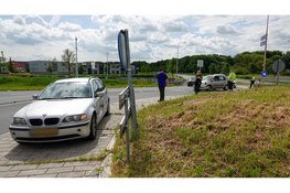 Forse schade na aanrijding op rotonde bij De Goorn