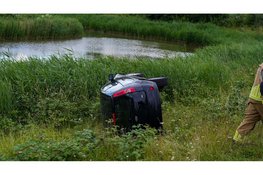 Auto vliegt over de kop op afrit A7, tiental automobilisten bekeurd voor negeren rood kruis