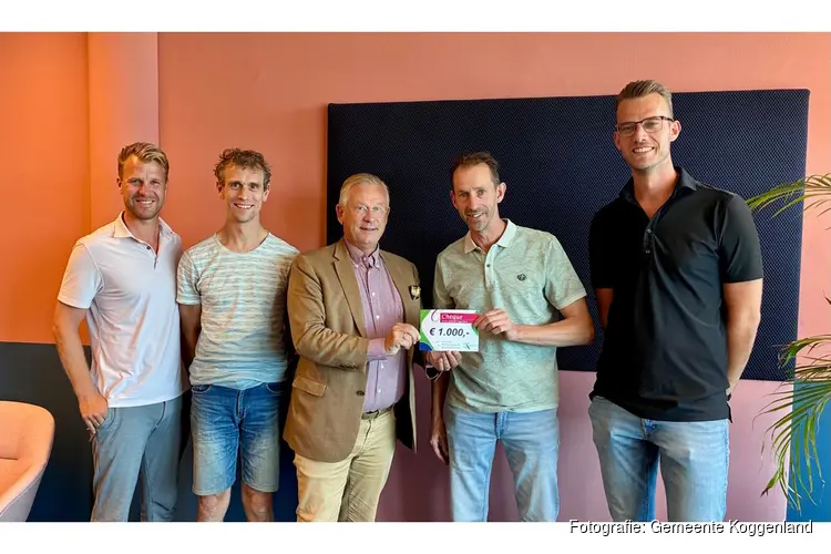 Stichting Kermiscomité Hensbroek ontvangt jubileumcheque voor 100-jarig bestaan