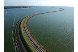 Westfriese Bedrijvengroep start actie na beperking Markerwaarddijk: ‘Laat zien wat dit jouw bedrijf kost’