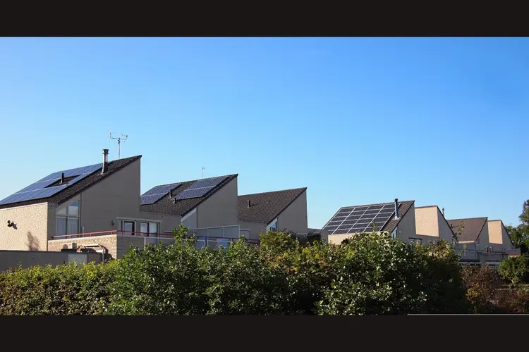 Zonnepanelen op je dak? In Noord-Holland gaat je rekening met 266 euro omhoog