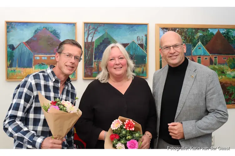 Expositie in gemeentehuis brengt werk van moeder en dochter samen in bijzonder eerbetoon