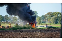 Landbouwmachine gaat in vlammen op aan Westeinde in Berkhout