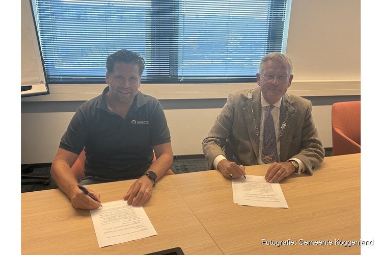 Gemeente Koggenland en De Jong Ursem zetten handtekening voor nieuwe gemeentewerf