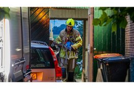 Brandweer redt ouder paard uit benarde positie in Berkhout