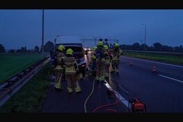 Brand in bekabeling van werkbus op A7, lange files op rijksweg