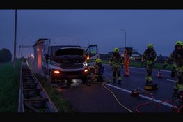 Brand in bekabeling van werkbus op A7, lange files op rijksweg