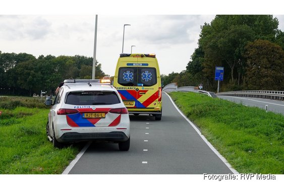 Fietser ten val langs de N194 tussen Heerhugowaard en Obdam