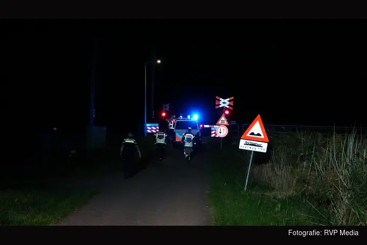 Grootschalige inzet hulpdiensten na vermoedelijke aanrijding op spoor bij Oudendijk