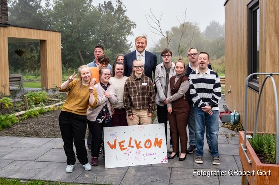 Koning Willem-Alexander toont waardering voor hecht Ursem