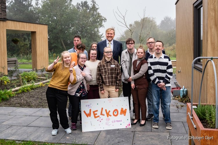 Koning Willem-Alexander toont waardering voor hecht Ursem