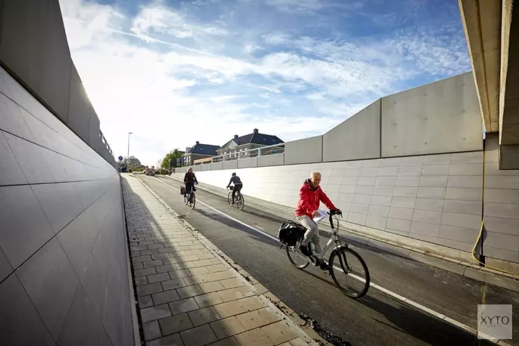 Burgemeester Franx maakt op de fiets kennis met Koggenland
