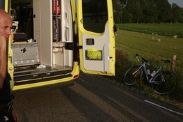 Fietser zwaargewond na aanrijding in Ursem