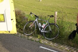 Fietser zwaargewond na aanrijding in Ursem