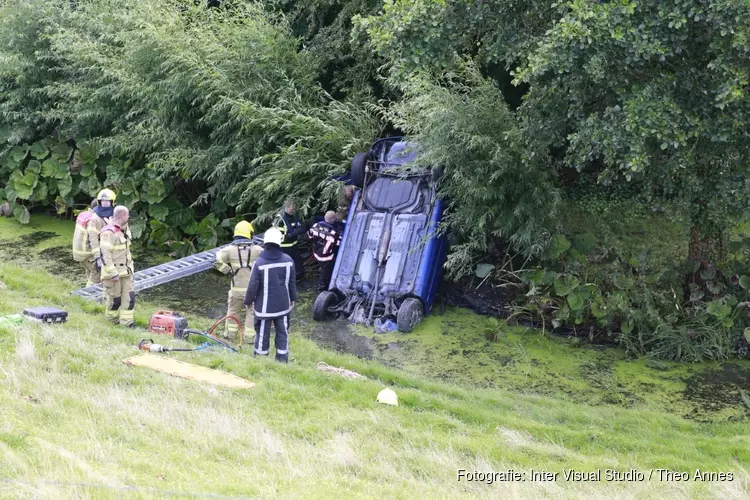 Auto te water bij Rustenburg, bestuurder gewond