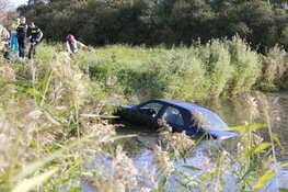 Auto rijdt water in, bestuurder spoorloos verdwenen