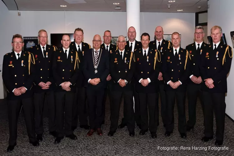 Maar liefst twaalf brandweervrijwilligers Koninklijk onderscheiden