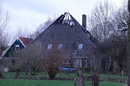 Brand in woning Avenhorn: bewoners en buren geëvacueerd