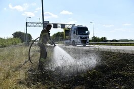 Afrit A7 (Hoorn-centrum) afgesloten na grote bermbrand