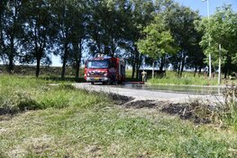 Afrit A7 (Hoorn-centrum) afgesloten na grote bermbrand