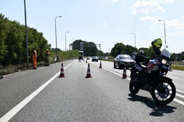 Afrit A7 (Hoorn-centrum) afgesloten na grote bermbrand