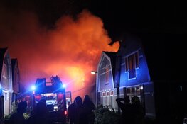 Brandweer uren bezig met grote brand in woning Obdam